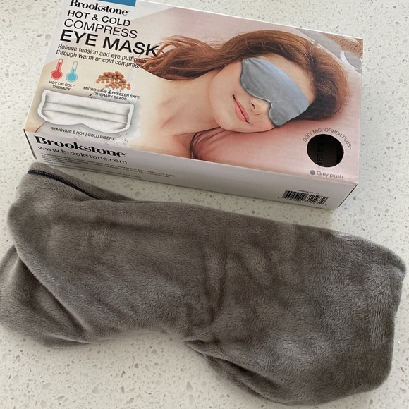 NIB Brookstone Hot & Cold Therapy Heated Eye Mask for Stress Relief - Picture 2 of 3